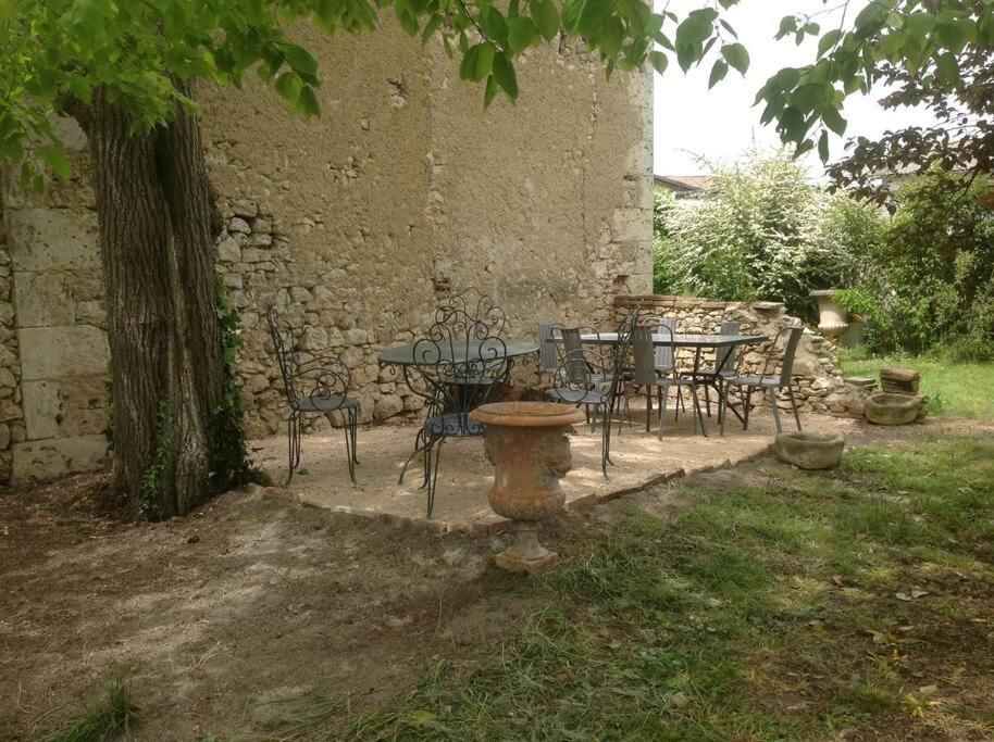 Ancien Presbytere Au Coeur Du Village Mauvezin  Eksteriør billede