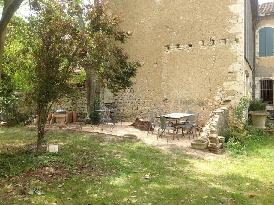 Ancien Presbytere Au Coeur Du Village Mauvezin  Eksteriør billede