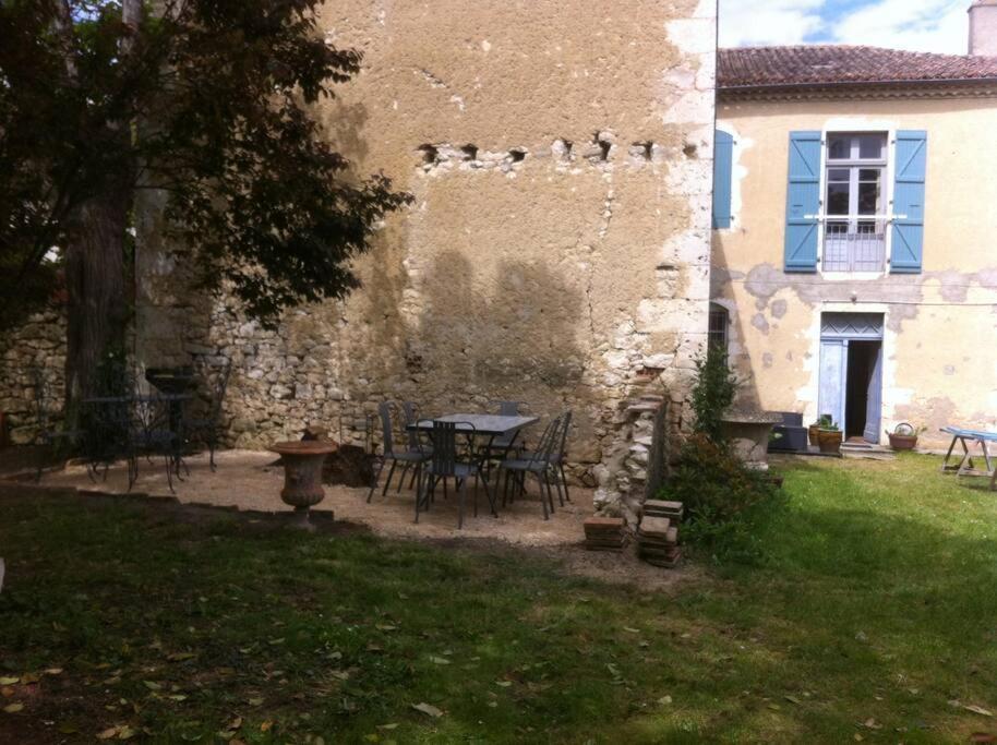 Ancien Presbytere Au Coeur Du Village Mauvezin  Eksteriør billede